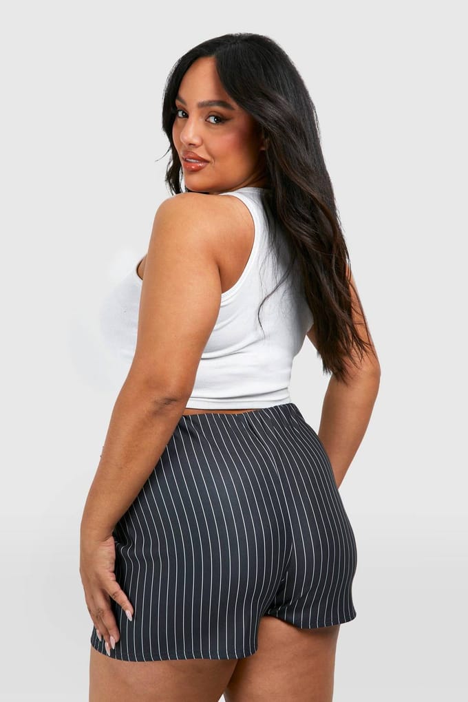 boohoo Dames Plus Pinstripe Bengaline Wrap Tie Detail Skort | Houtskool | Maat: 56