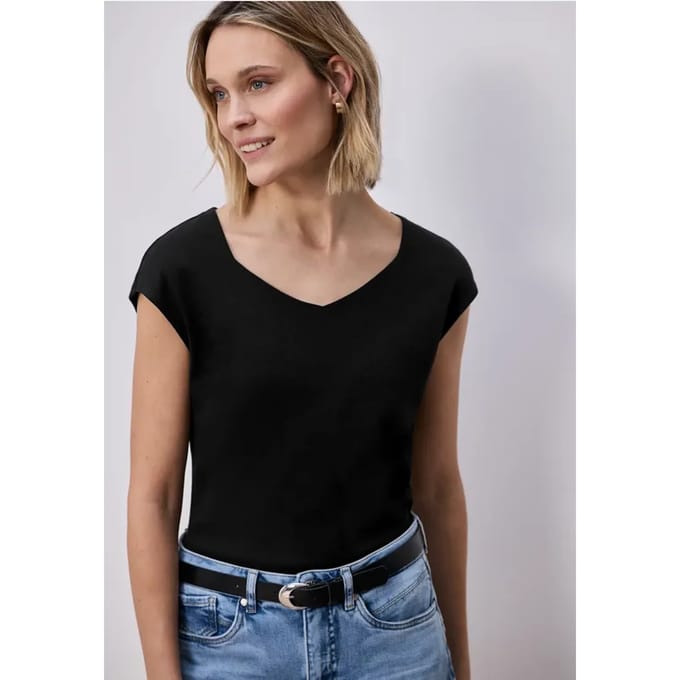 Shirt zonder mouwen met diamanten halslijn
