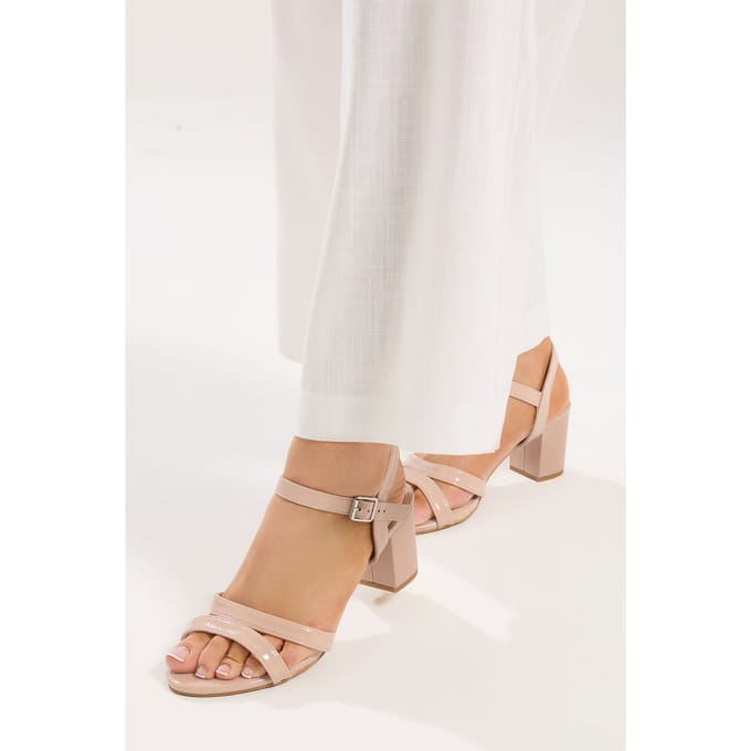 Yours Nude Lakleren Sandalen Met Middelhoge Blokhak In Brede Epasvormsize 42E