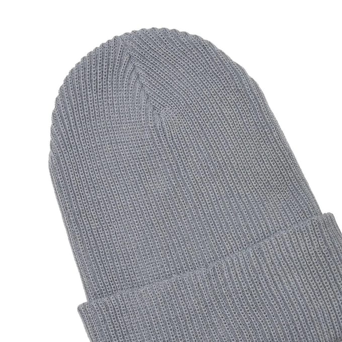 Flexfit Geribde gebreide muts van gerecycled garen (Grijs)