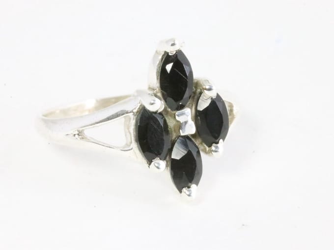 Fijne zilveren ring met onyx - maat 16