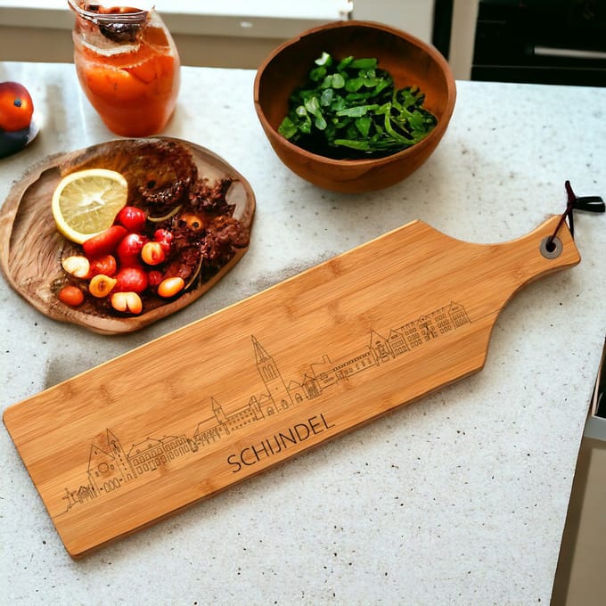 Out-Lines - Serveerplank met skyline van Schijndel - Bamboe - 60x16cm - Borrelplank Gravering