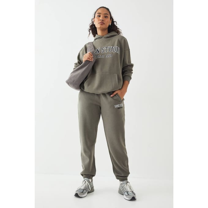 boohoo Dames DSGN Studio Applique Oversized Cuffed Jogger | Khaki | Maat: XS