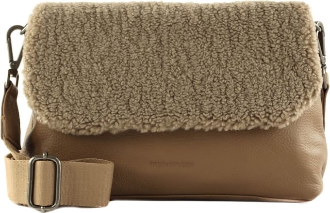 FREDsBRUDER Schoudertas Ava Shoulderbag with Flap Almond Taupe