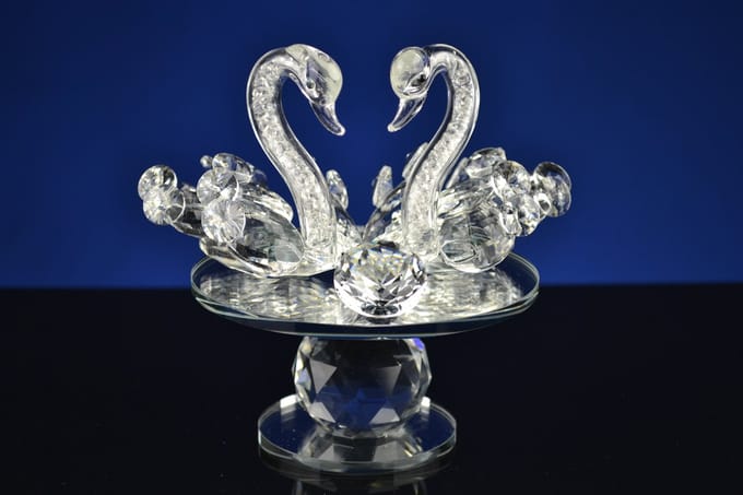 Luxe Kristallen Zwanen op Voet – Romantisch en Elegant Design