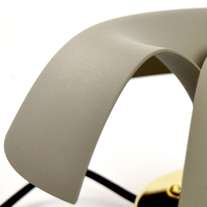 AYTM Wandlamp Cycnus, taupe, Ø 45 cm, stekker, aluminium, E27
