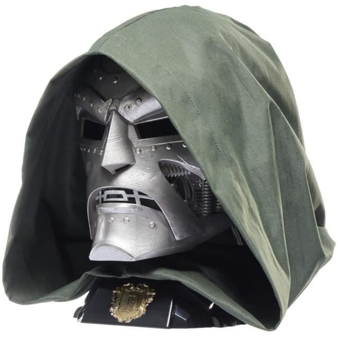 Hasbro Marvel Legends premium roleplay helm Doctor Doom 1:1 replica.