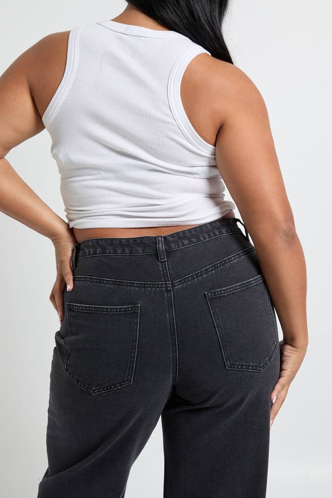 boohoo Dames Plus gewassen rechte pijp spijkerbroek | Washed Black | Maat: 48