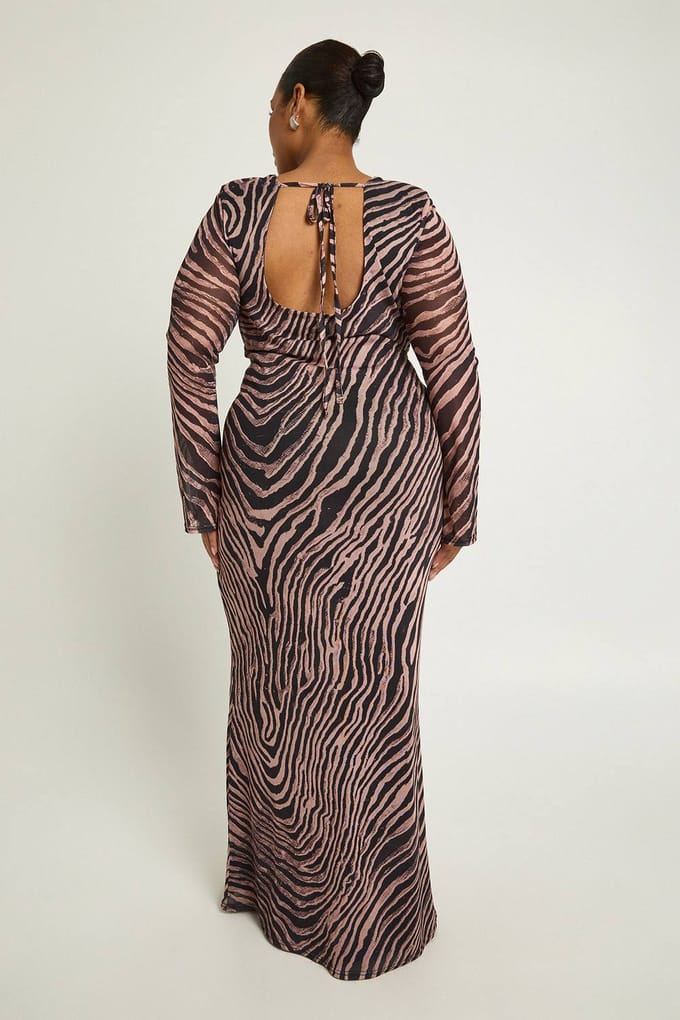 boohoo Dames Plus Zebra Schoudervulling Midaxi Jurk | Black | Maat: 16