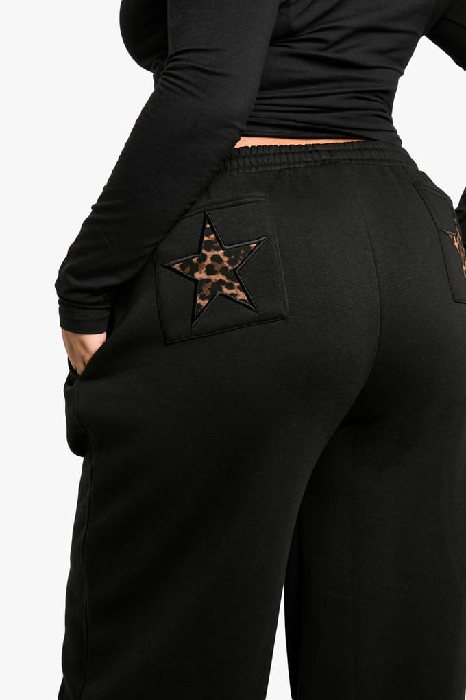 boohoo Dames Plus Leopard Star Applique Straight Leg Jogger | Black | Maat: 18