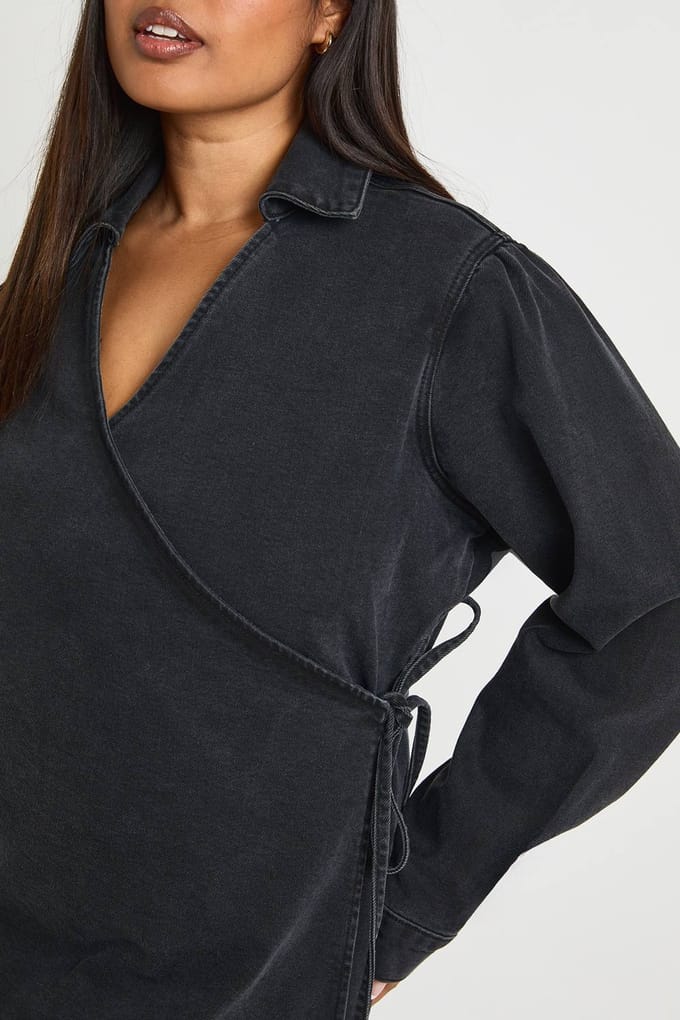 boohoo Dames Plus Denim Wikkel Jurk | Washed Black | Maat: 44