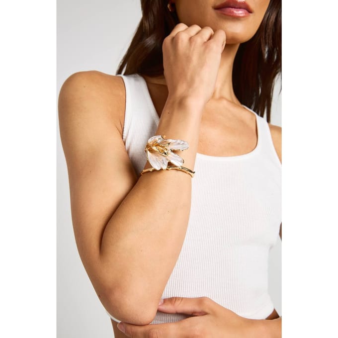 boohoo Dames Armband Met Bloemblad Detail | Goud