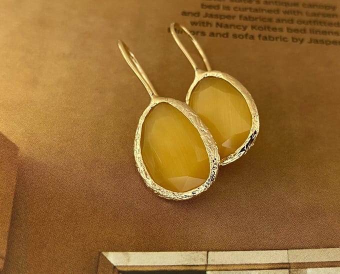 Oorbellen cateye steen warm geel