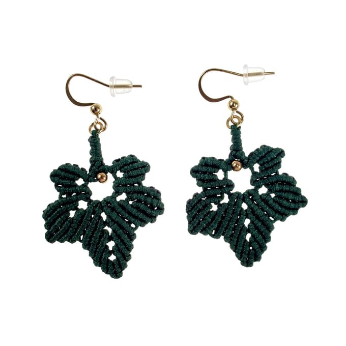 Groene Micro Macramé Blad Oorbellen, Haakoorbellen, Verguld RVS, Dames - Handgemaakt door esde2