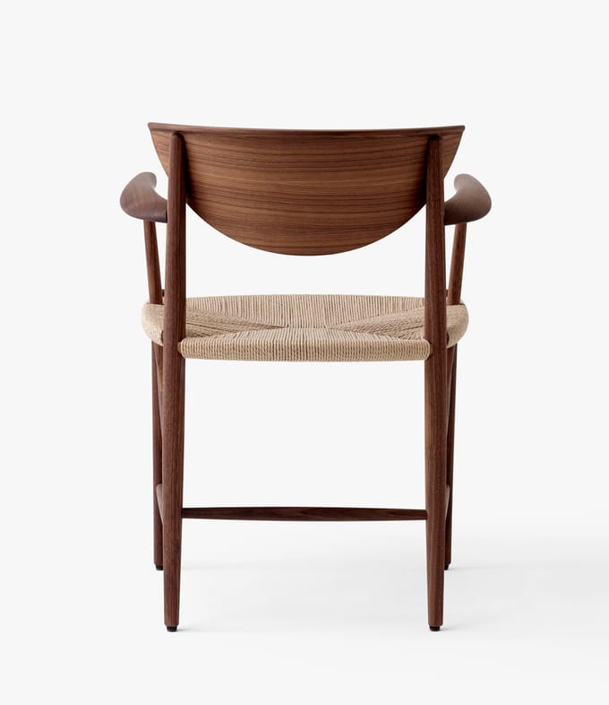 &Tradition Drawn HM4 Stoel - oiled walnut