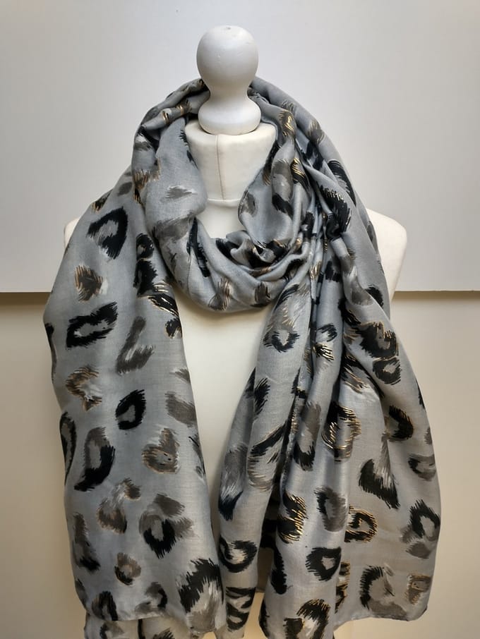 Lange dames sjaal Ximena panterprint dierenprint grijs wit goud zwart