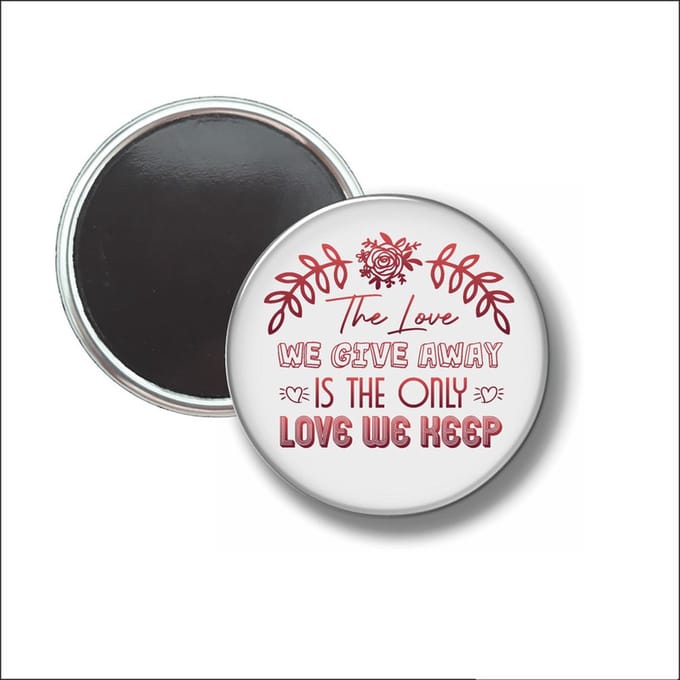 Button Met Magneet 58 MM - The Love We Give Away - NIET VOOR KLEDING
