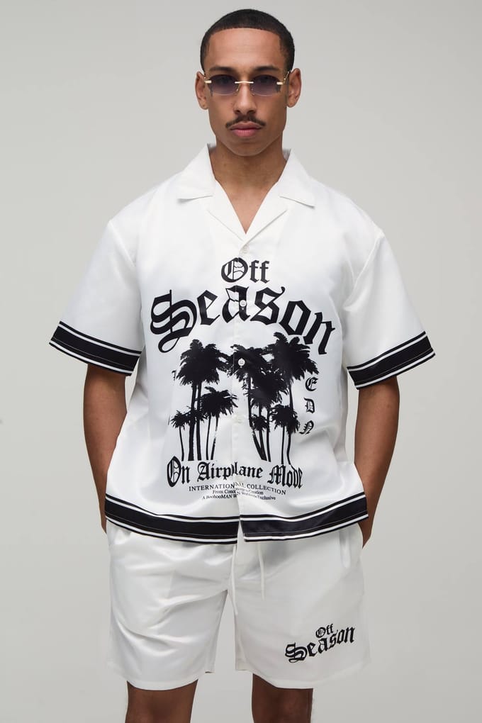 Oversized Shirt Met Korte Mouw En Short Set Met Off Season Print In Satijn | White | Size Medium