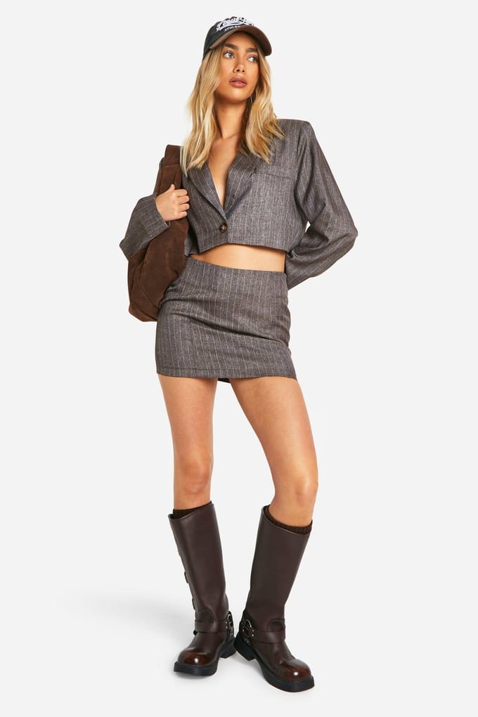 boohoo Dames Premium Pinstripe Marl Cropped Boxy Tailored Blazer | Chocoladebruin | Maat: 34