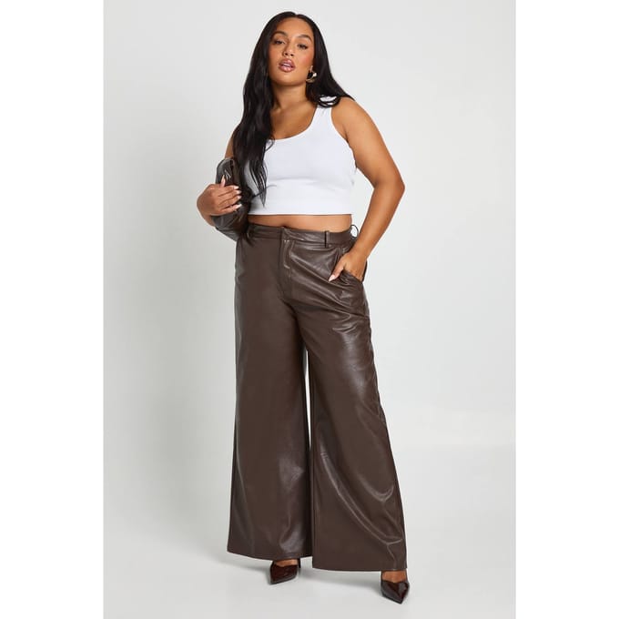 boohoo Dames Plus Broek met wijde pijpen van nepleer | Chocolate | Maat: 24