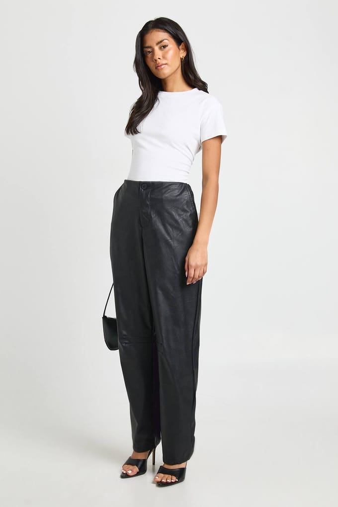 boohoo Dames Kunstleren Barrel Leg Broek | Zwart | Maat: 42