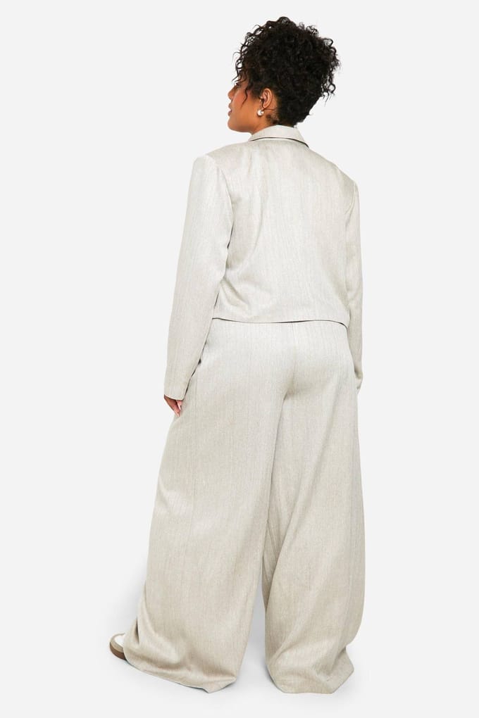 boohoo Dames Plus Getextureerde Plooiboek Voorkant Extreme Wijde Pijpbroek | Grey | Maat: 24