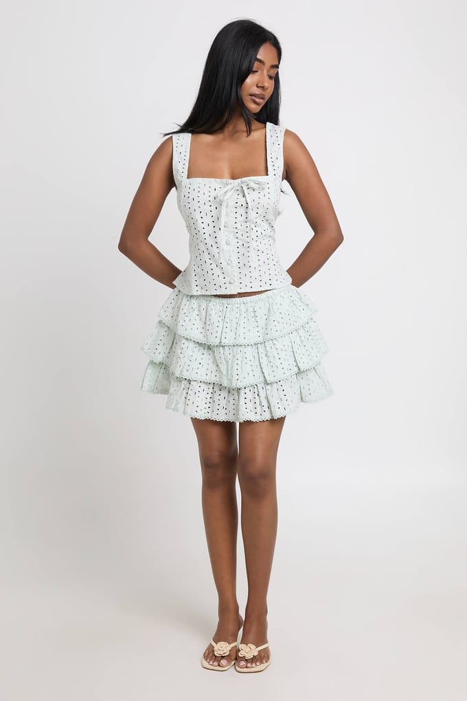 boohoo Dames Broderie Ruffle Minirok | Sage | Maat: 8