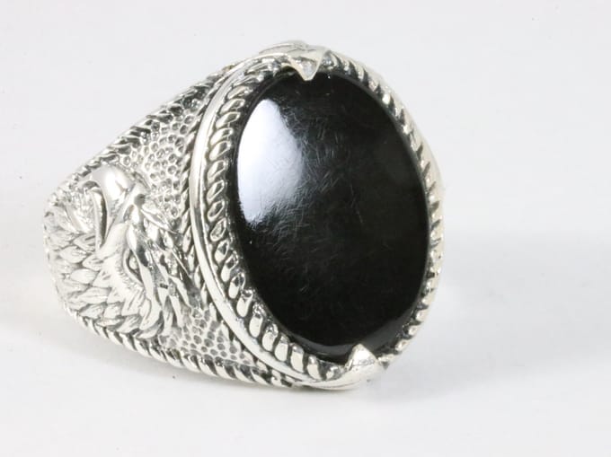 Zware bewerkte zilveren ring met onyx - maat 19