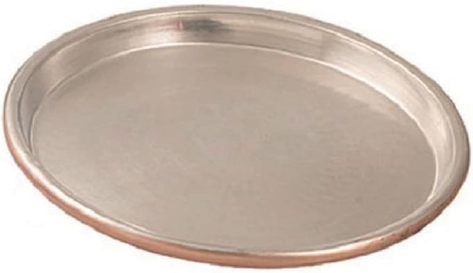 platte ronde pan van vertind koper, 28 cm diameter, randhoogte 3 cm