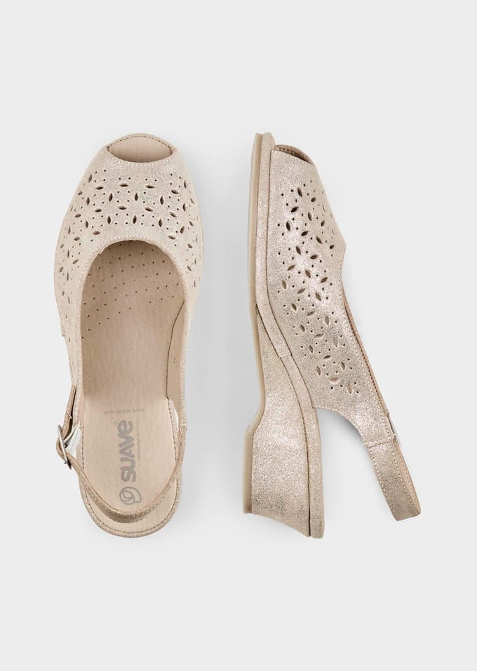 Sandalen van geperforeerd leer - steengrijs / metallic - Gr. 42 van Goldner Fashion