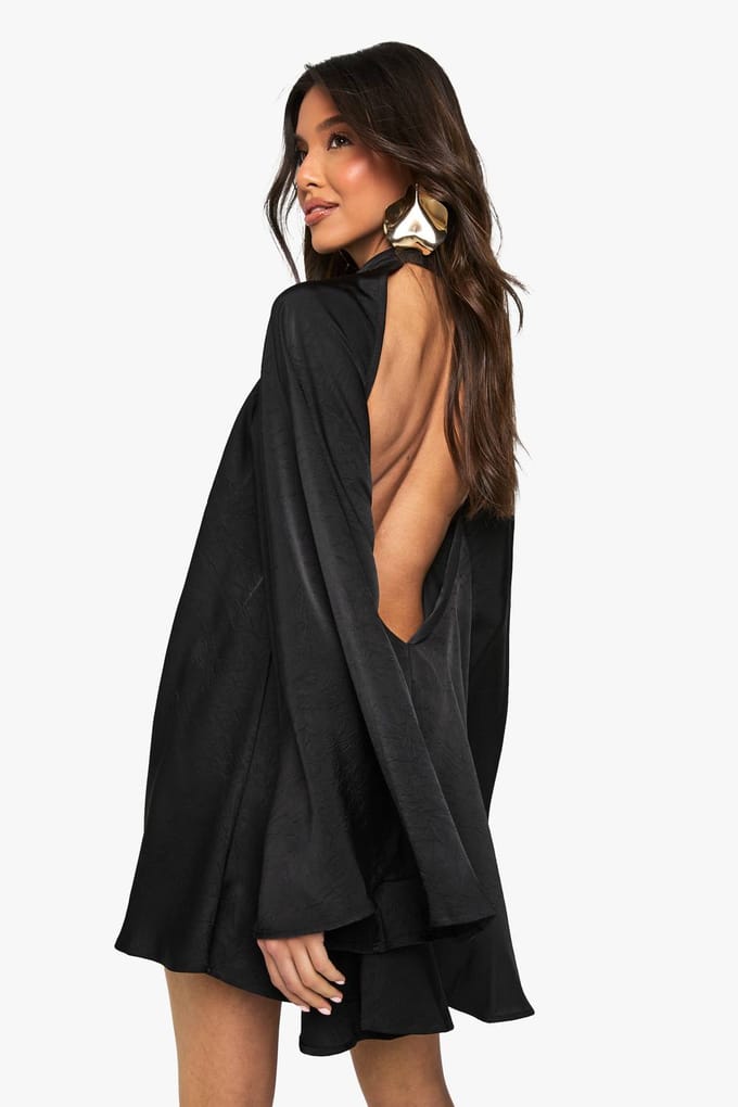 boohoo Dames Textured Satin Open Back Swing Playsuit | Zwart | Maat: 42