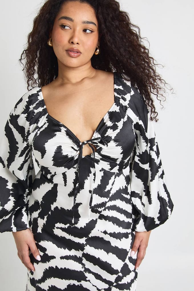 boohoo Dames Plus Gemengde Dierenprint Volume Mouw Satijn Midaxi Jurk | Zwart | Maat: 46