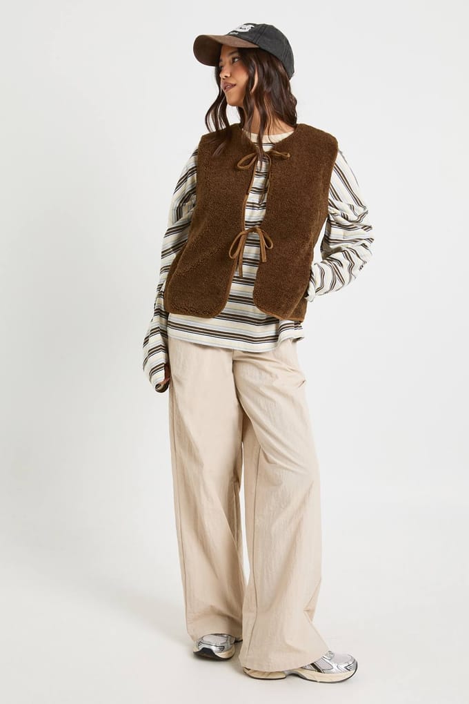 boohoo Dames Teddy Tie-detail gilet | Chocolate | Maat: 14
