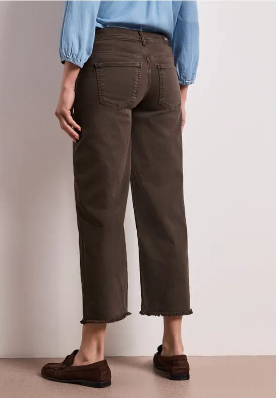 Mid Waist straight leg jeans in casual fit