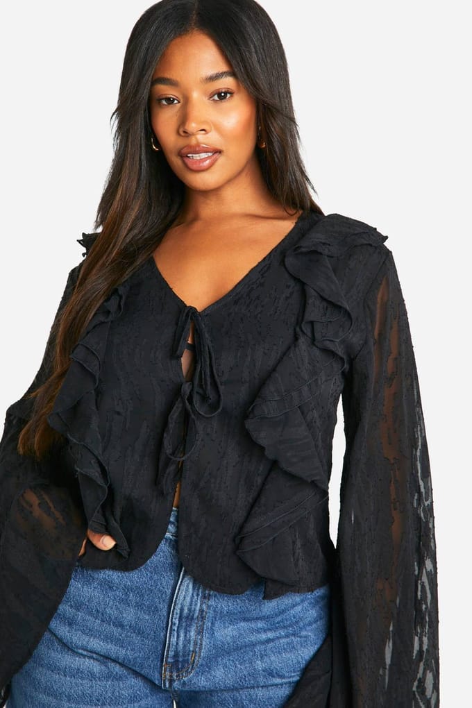 boohoo Dames Plus Burnout Dierlijke Tie Front Ruffle Blouse | Black | Maat: 26