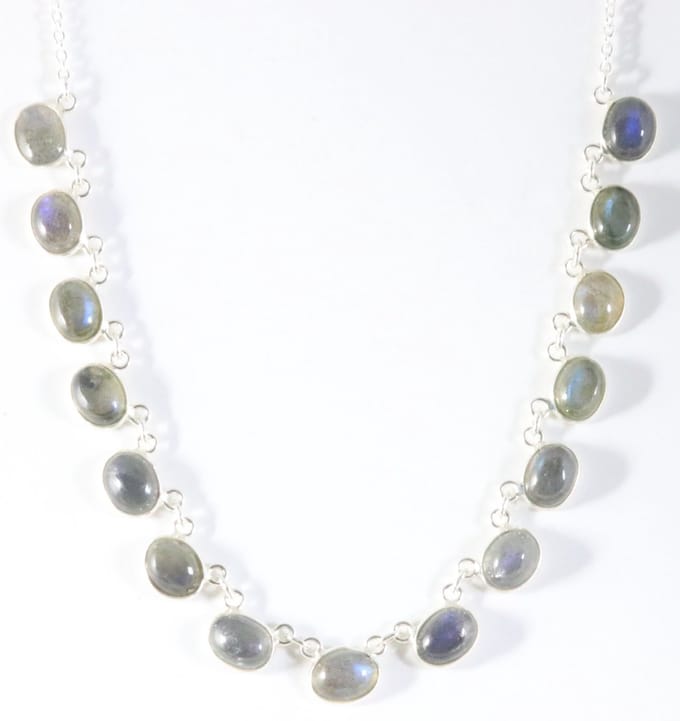 Zilveren collier met labradoriet