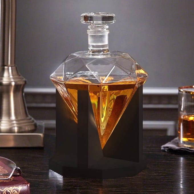 MikaMax Diamond Decanter - 850 ml Diamant Karaf Handgeblazen met Houten Standaard en whiskey stones
