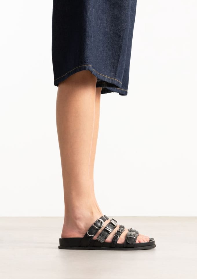 Sacha - Dames - Zwarte leren slippers met buckles - Maat 37