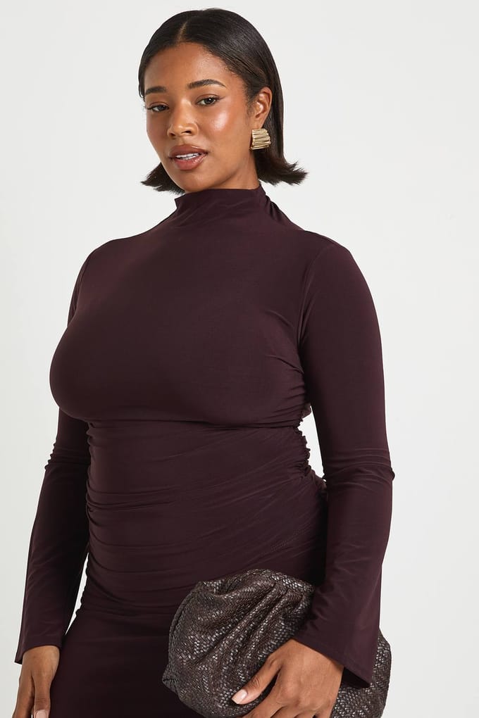 boohoo Dames Plus Gerimpeld Top met Lange Mouwen en Gerimpelde Columnrok | Chocolate | Maat: 22