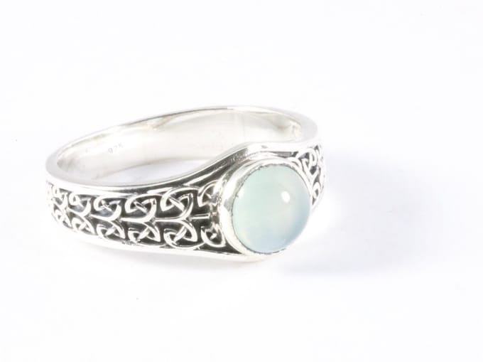 Bewerkte zilveren ring met aqua chalcedoon - maat 20