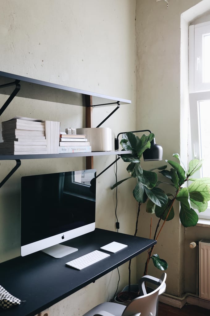 Artek Kaari wandplank drie planken met bureau - 200 cm