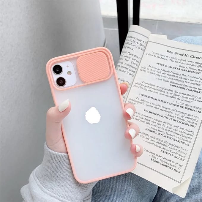 Go Go Gadget - Telefoonhoesje geschikt voor iPhone 13 - Camera cover - Shock proof - Zalm Roze