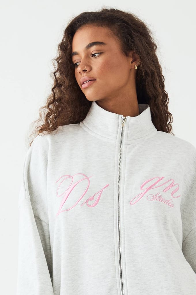 Dames DSGN Studio Script Funnel Neck Straight Leg Trainingspak | Ash Grey | Maat: 2XL