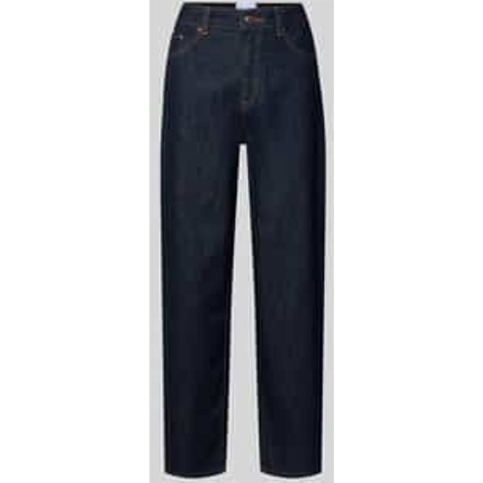 Blue denim in moderne barell cut en hoge taille - curated by Maja Weyhe