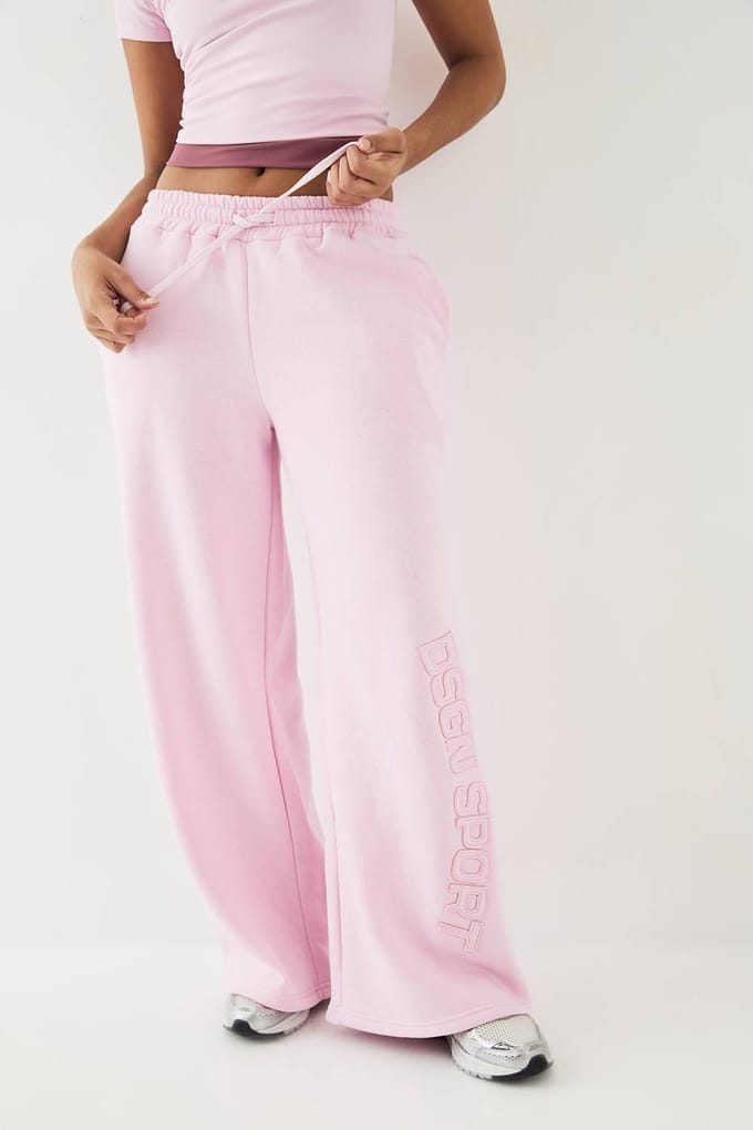 Dames DSGN Studio Self Fabric Applique Wide Leg Jogger | Pink | Maat: 2XL
