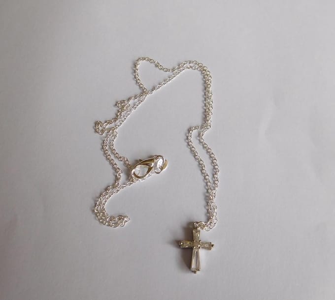 Ketting met kruisje zirkoon zilverkleur