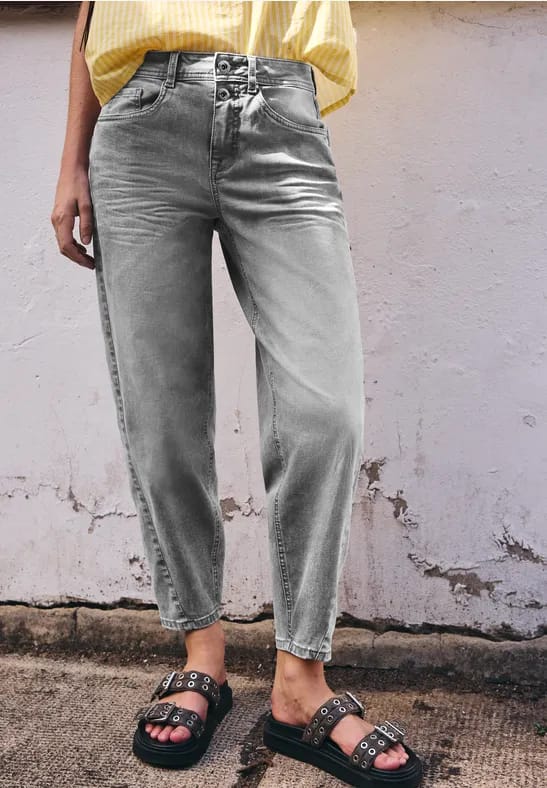 High Waist Barrel Leg jeans in Loose Fit