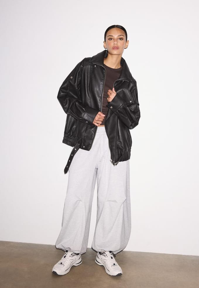 Stradivarius Oversized jack met leereffect  Zwart S