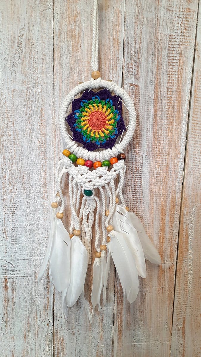 Dromenvanger regenboog gekleurd macrame met gekleurde kralen ±10cm