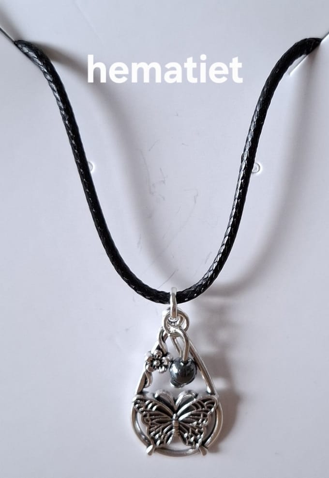 "Hematiet" Waterdruppel / Vlinder Ketting